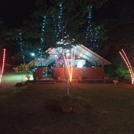 Agoura Hills Otel Kurunegala Dış mekan fotoğraf