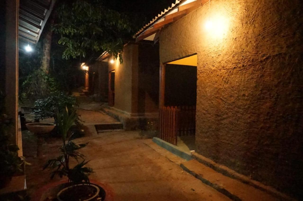 Agoura Hills Otel Kurunegala Dış mekan fotoğraf