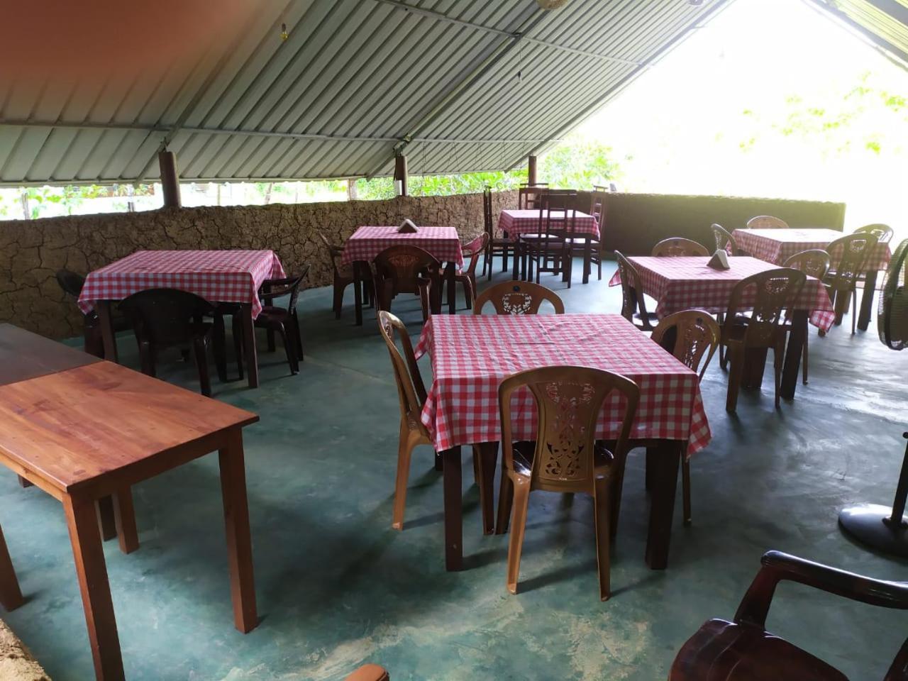 Agoura Hills Otel Kurunegala Dış mekan fotoğraf
